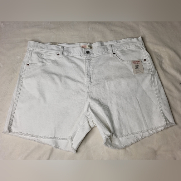 Levi's High Rise Jean Shorts. Plus Size 26W White Denim - Picture 1 of 9